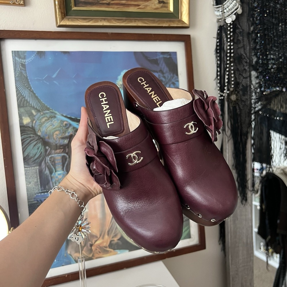 Chanel Burgundy Leather Camellia Flower Studded Platform Clogs 2023 IT 40 - Picture 4 of 16